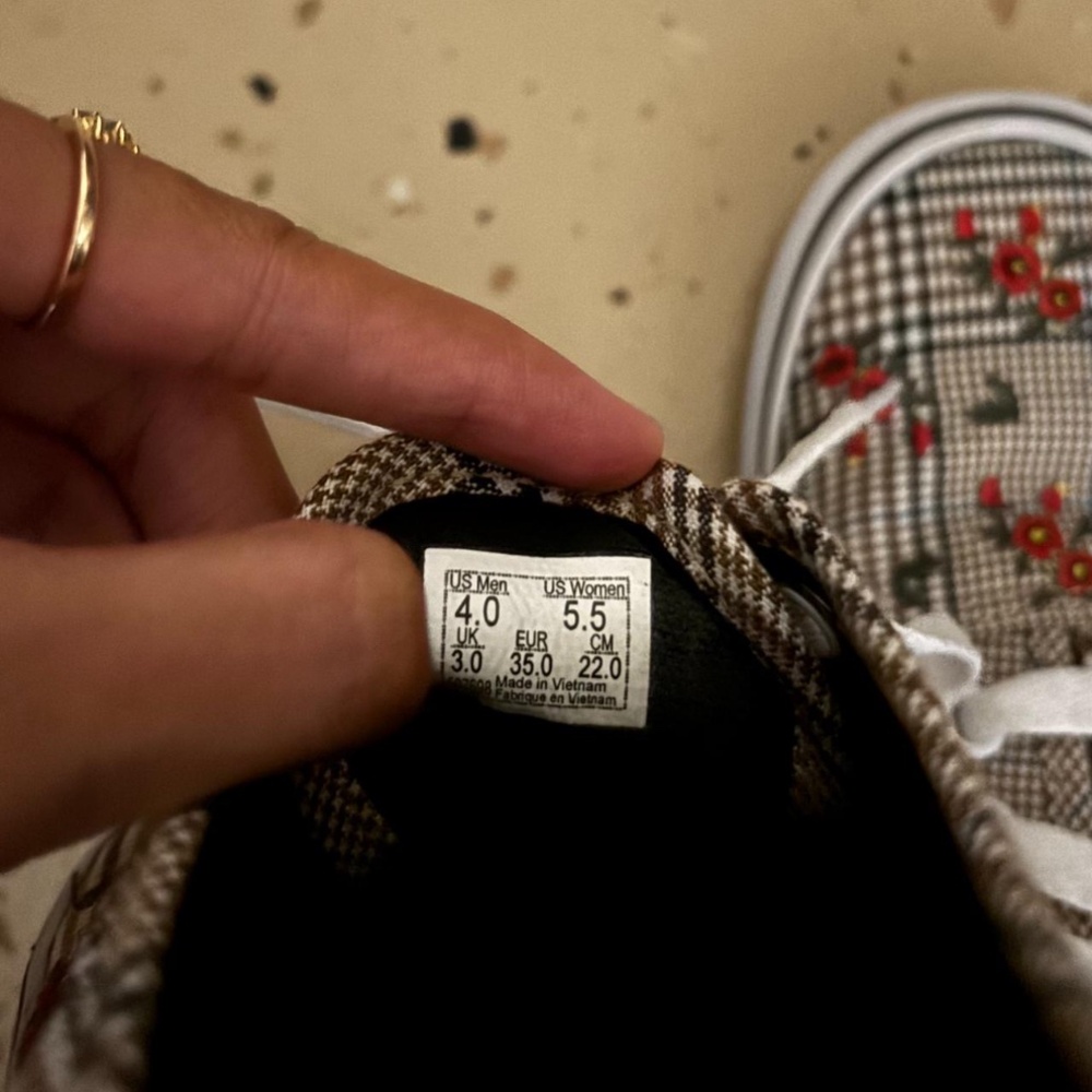 Vans - Picture 2 of 3